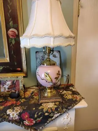 Antique lamp w/shade