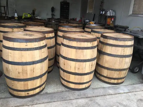 AUTHENTIC OAK BOURBON WHISKEY BARRELS