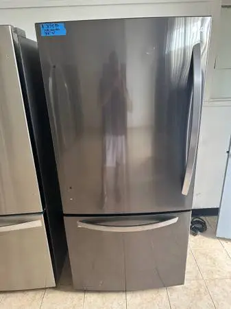 LG Black Stainless 33” W Bottom Freezer Refrigerator 713-376-0356