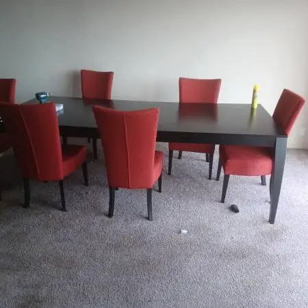 Deluxe Beautiful Dining Room Table... Quick sale Now $199 only