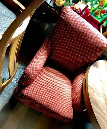 Several side accent charming chairs ! Excellent condition