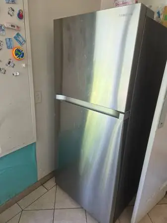 18 cubic feet Stainless Steel Samsung Refrigerator