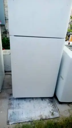 Frigidaire 18 cubic foot refrigerator $180.00