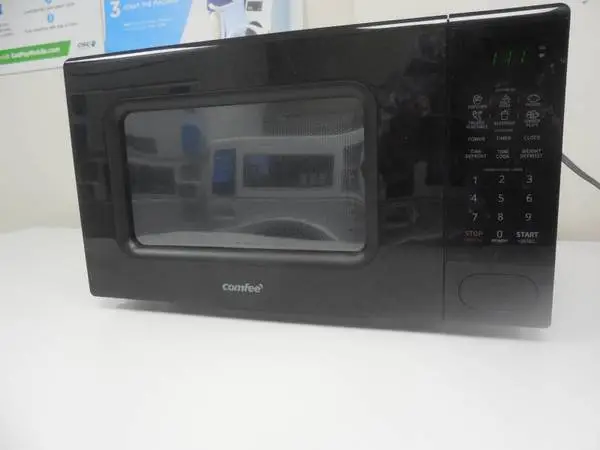 Comfee Countertop Microwave 700W - Clean & Like New (Model CMO-C20M1WB