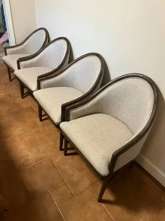 Set of 4 sitting chairs
