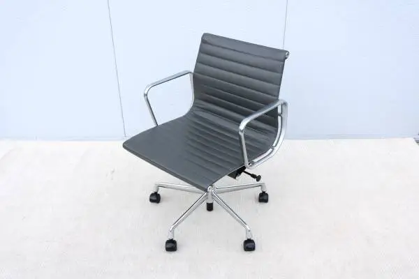 Mid-Century Herman Miller Eames Aluminum Group Gray Management Chair