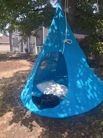 Teardrop hanging hammock