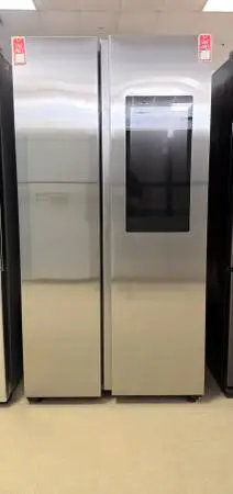 Samsung* 27.3 cu. ft. Side-by-Side Refrigerator with Family Hub