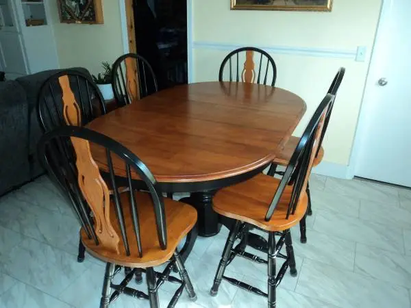 FIDDLE BACK DINING ROOM TABLE & CHAIRS