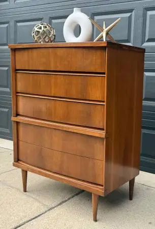Bassett Cherry wood Tempo mid century dresser