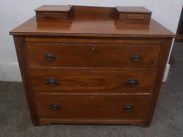 ⁸Victorian Dresser