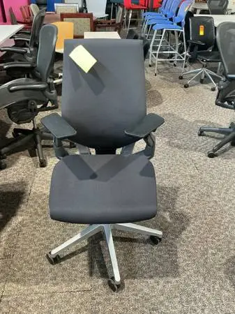 Executive ergonomic Office Chair by Steelcase Gesture in Gray