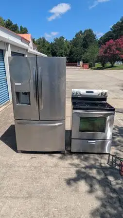 Frigidaire refrigerator and stove electric 450$