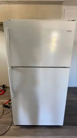 Whirlpool Refrigerator 21.5 Cubic Ft with ice maker