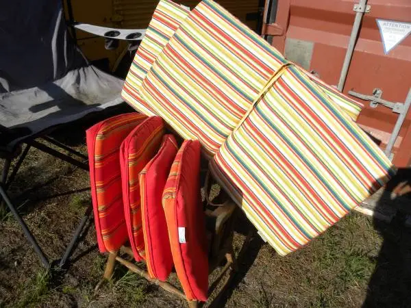 4 Outdoor furniture cushions