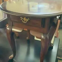 Round Wood End Table w/ Drawer