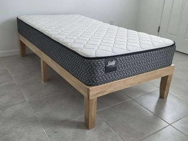 Like New Twin Sealy Bed