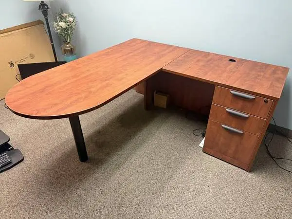 Saturday 8/8 9am-4pm New &Used Office Furniture Desk,Chair & Art Sale