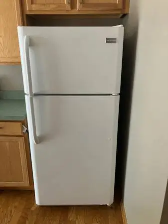 FRIGIDAIRE refrigerator(ice maker ) $220-obo