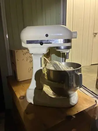 Hobart/Kitchen aid large 5 qt mixer