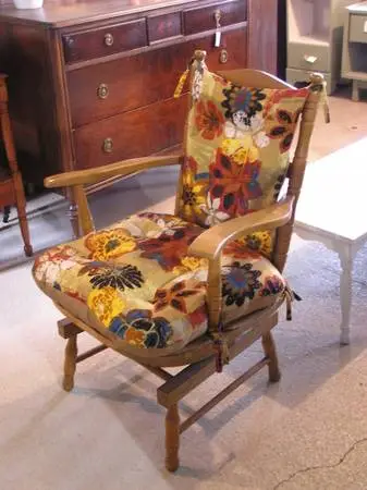 ROCKING CHAIR!