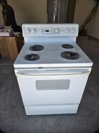 GE Spectra Electric Range-Self Cleaning