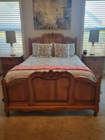 Oakwood Interiors Solid Oak Queen Bed