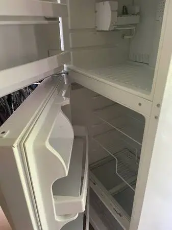 ### 16 CUBIC WHITE GE REFRIGERATOR WITH ICEMAKER ##