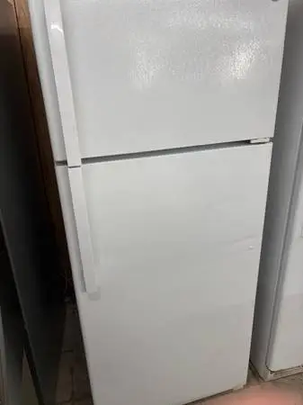 Nice G top and bottom 20 ft.³ refrigerator