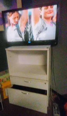White drawers with cabinet topper Best Offer Accepted