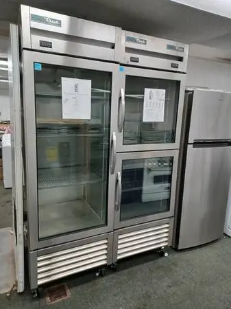 TRUE COMMERCIAL REFRIGERATOR and Fridge freezer combo