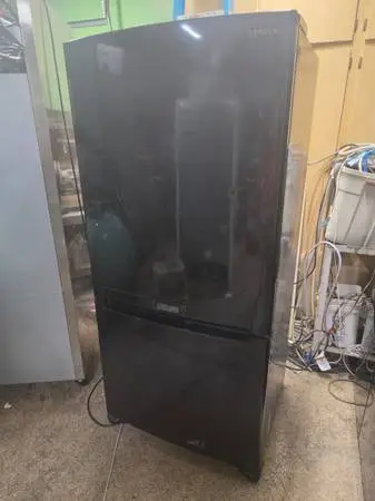 Samsung 19 cubic feet black bottom freezer REFRIGERATOR