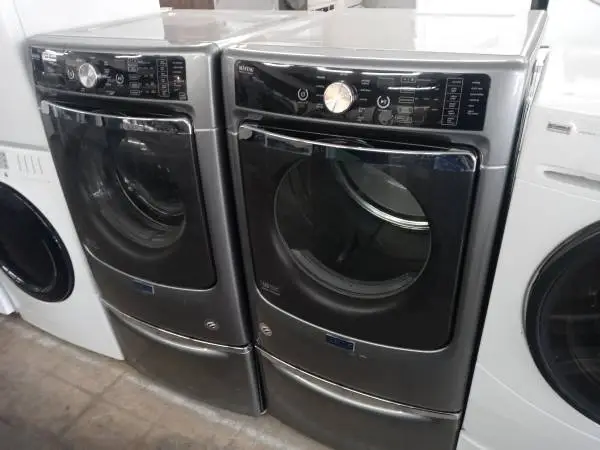 ★Maytag gray front load washer and gas dryer set on pedestals