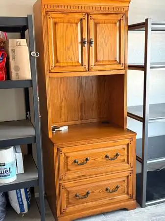 Office furniture/hutch