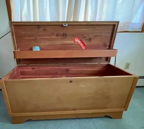 Vintage Lane Cedar Chest