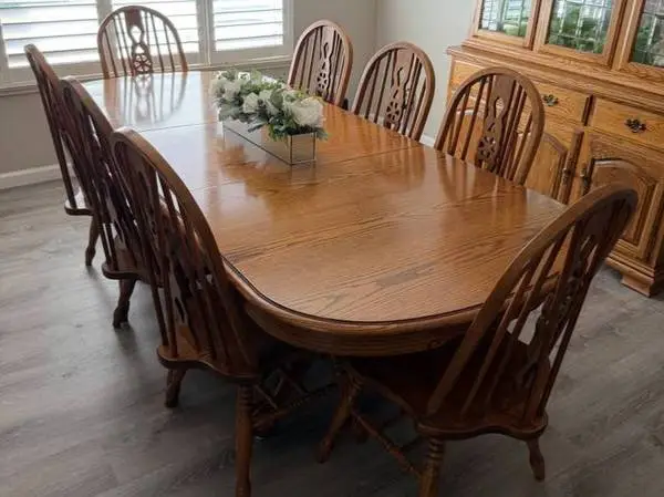 Dining Table & Chairs