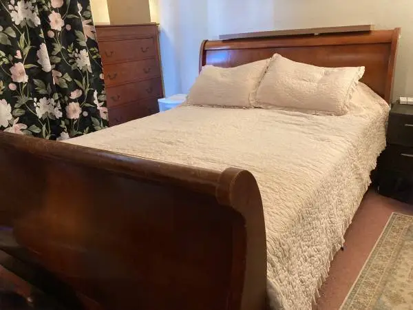Hardwood Queen Size Bed Frame (Glendale)