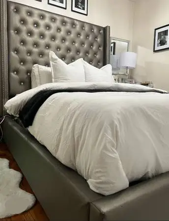 QUEEN SIZE BEDFRAME