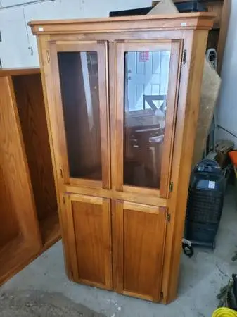 Corner storage cabinet