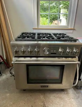 Thermador Professional 36 6-Burner Range — Excellent Condition — LP/Propane