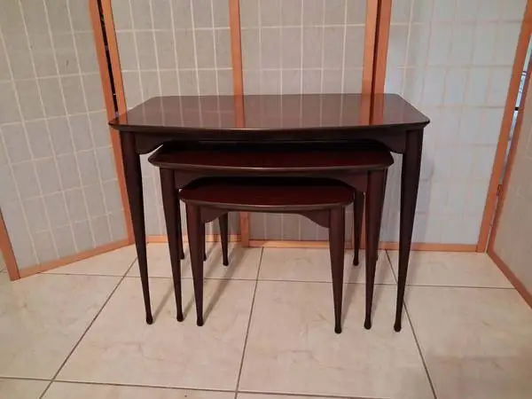 Vintage Mid Century Modern Nesting Tables Set of Three Mahogany.