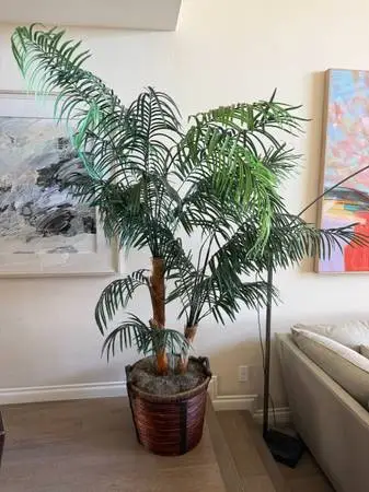 Artificial tree with basket 7 feet