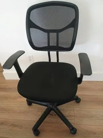 OFFICE CHAIR -LIKE NEW