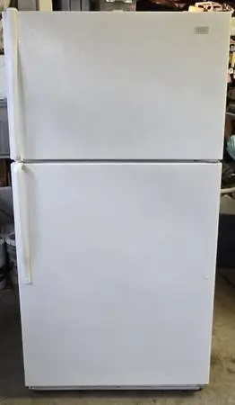 Whirlpool refrigerator freezer 32 5/8 inches wide
