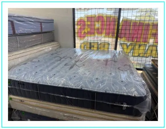 KING & SIZE STEARNS & FOSTER ESTATE MATTRESS & BOX SPRINGS BED SET