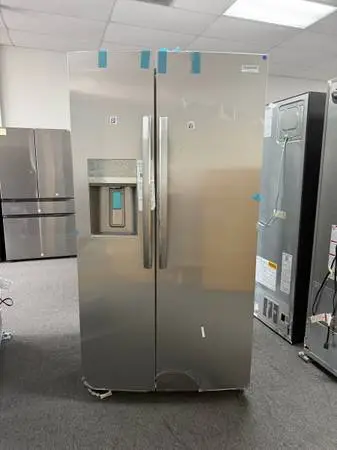 Refrigerator side by side