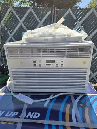 Air Conditioner 8,000 BTU Brand New