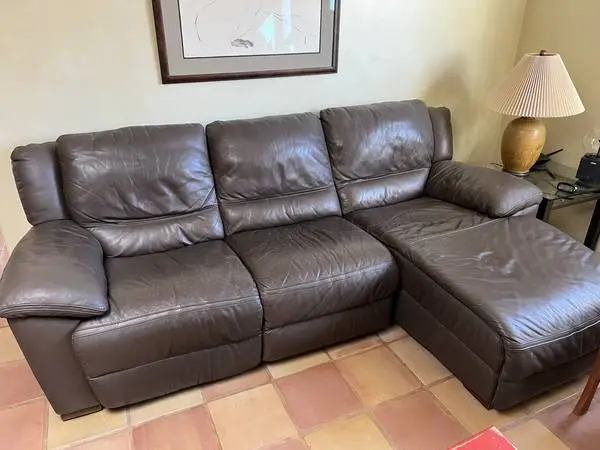Top grain leather sofa with chaise and recliner function