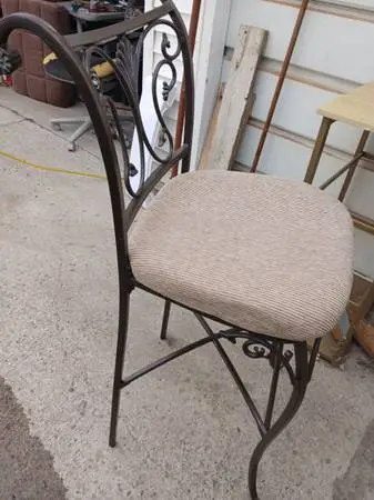 ONE TALL BAR/COUNTER CHAIR