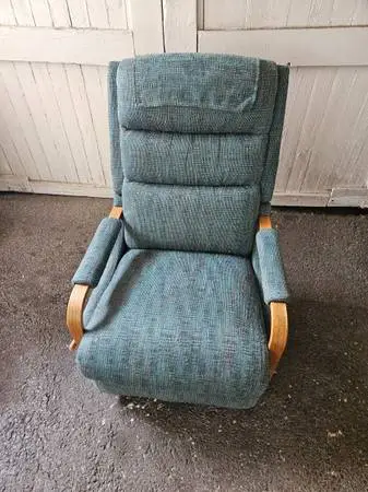 Lazy Boy Rocker/Recliner